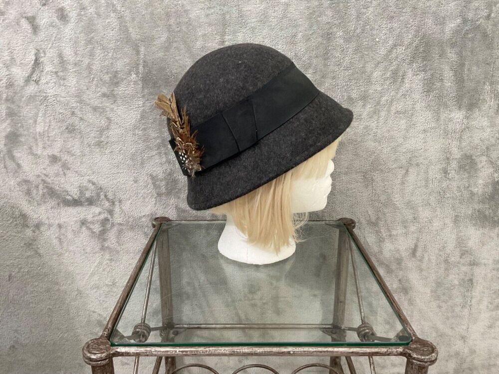 Urban Outfitters Bucket Hat Wool One size with feather New Streetwear Cloche